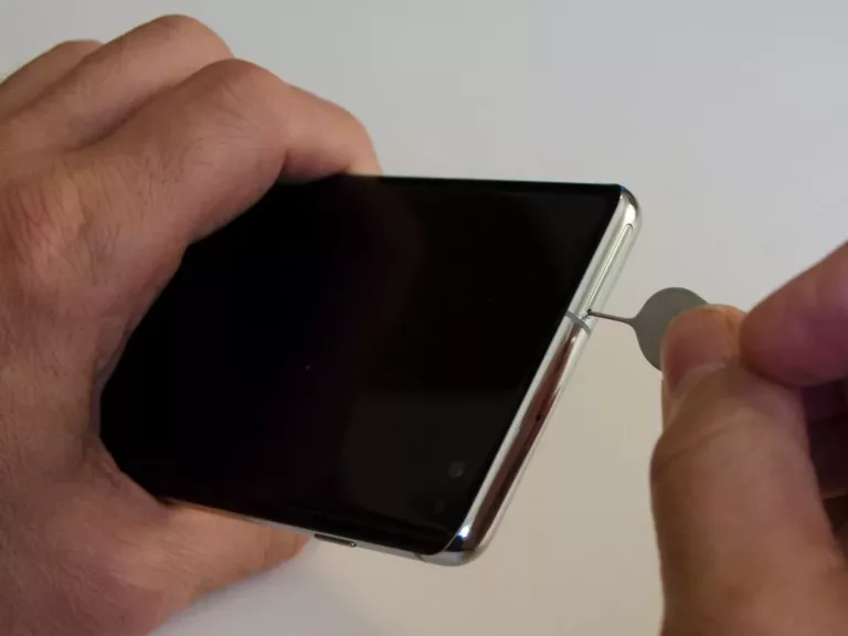 Everything You Need to Know About the SIM Card on the Samsung S10 Plus 7