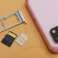 Exploring the SIM and Memory Card Features of the Samsung Galaxy S20 3