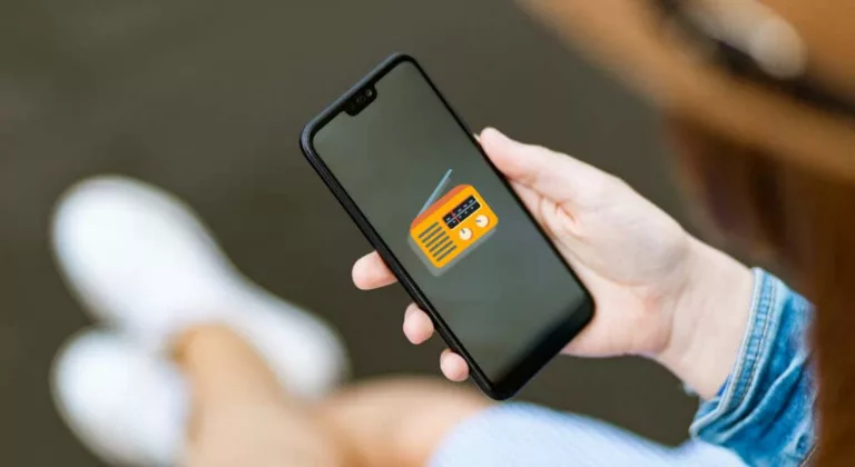 Exploring the Hidden FM Radio Feature on Your Smartphone 3