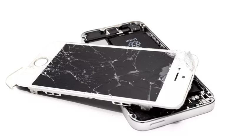 How Long Does It Take to Fix Phone Screen? 17