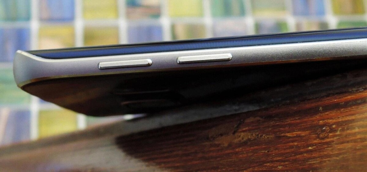 How To Clean Sticky Phone Buttons 1