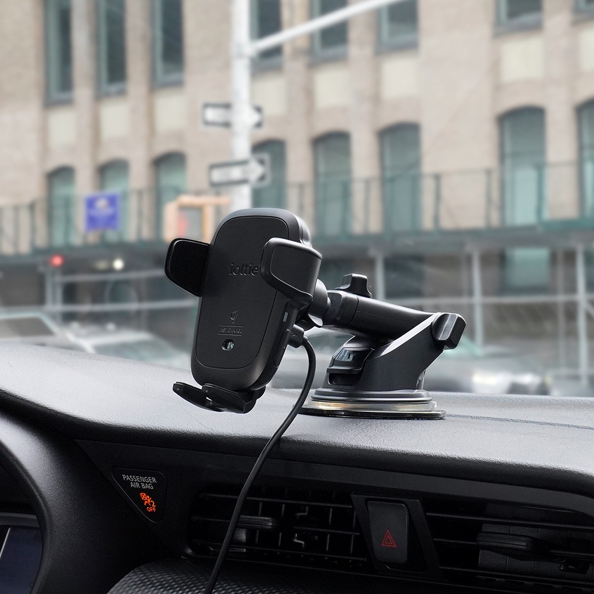 Wireless Car Charger with Automatic Clamping